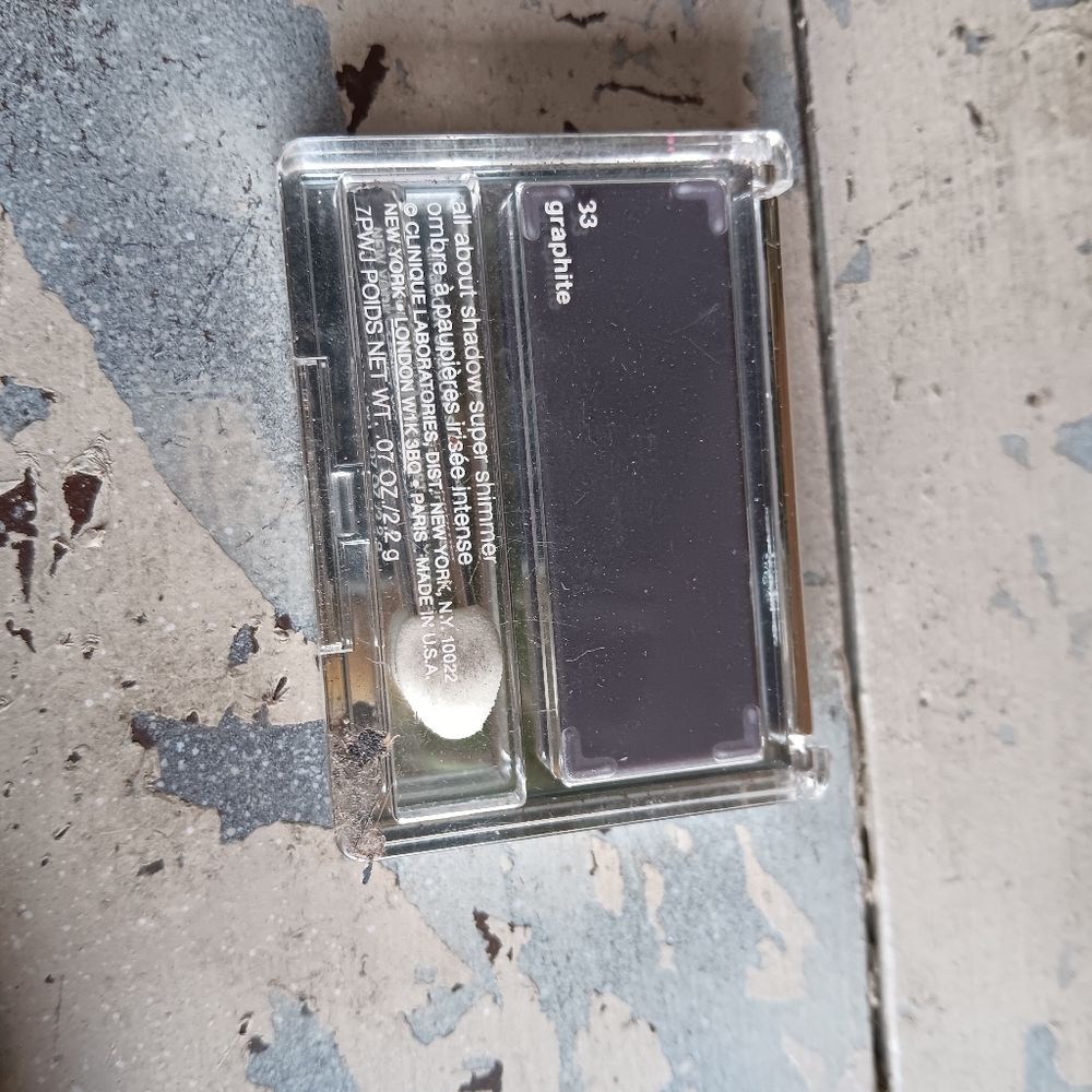 Clinique 'all About Shadow' Matte Eyeshadow Graphite - Picture 2 of 3